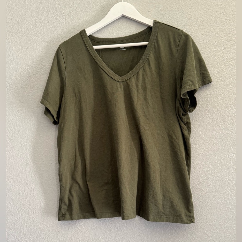 Old Navy Olive Short Sleeve V-Neck Tee